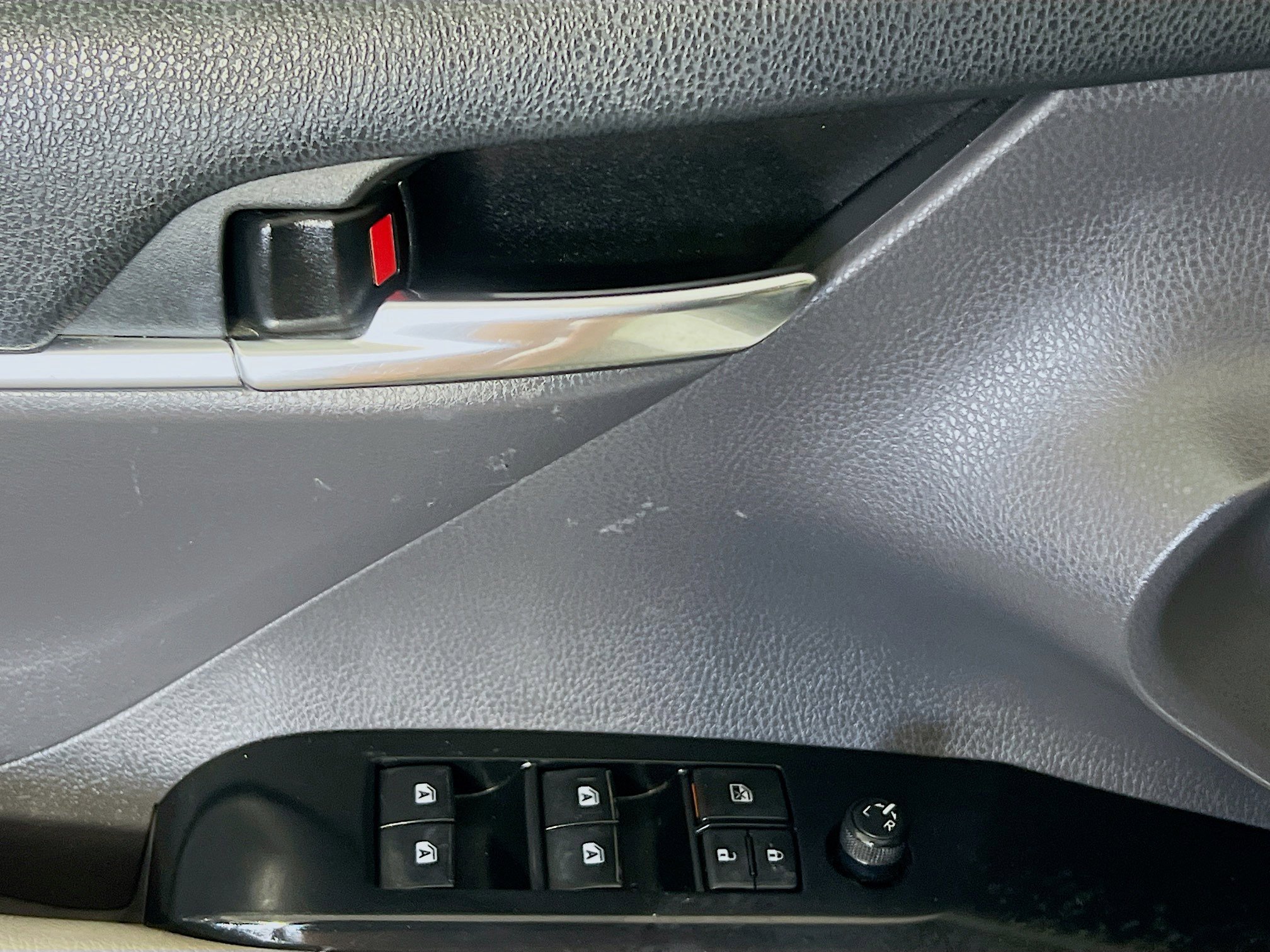 Used 2020 Toyota Camry L image 16