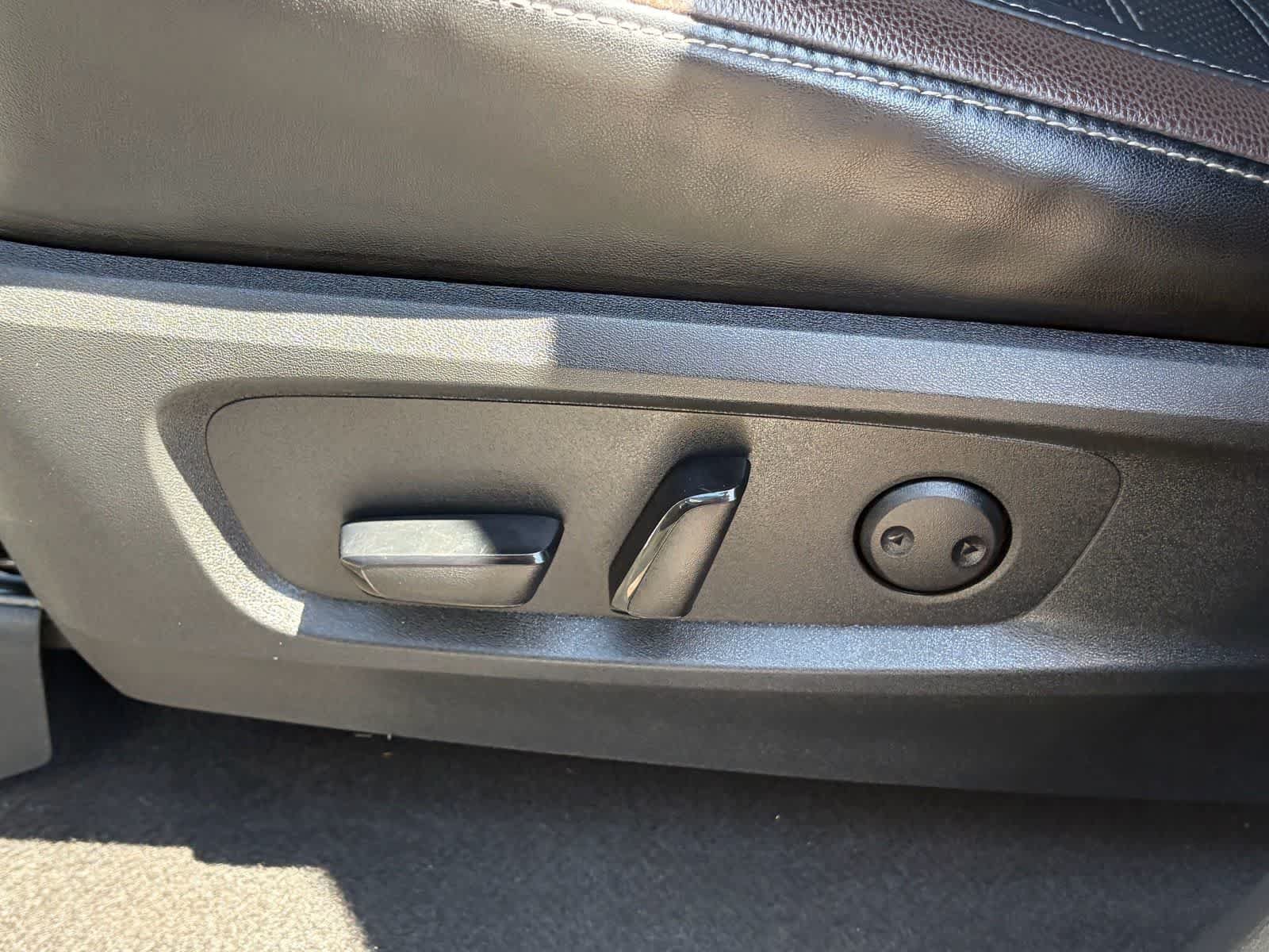 Used 2023 Nissan Pathfinder Platinum AWD/4WD image 12