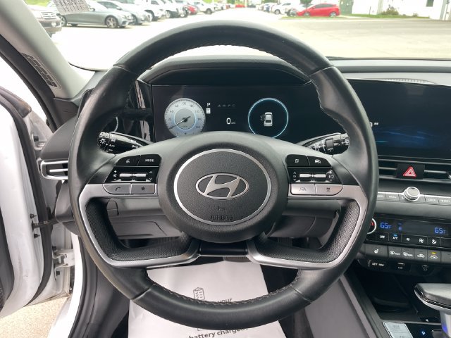 Used 2024 Hyundai Elantra Limited FWD image 25