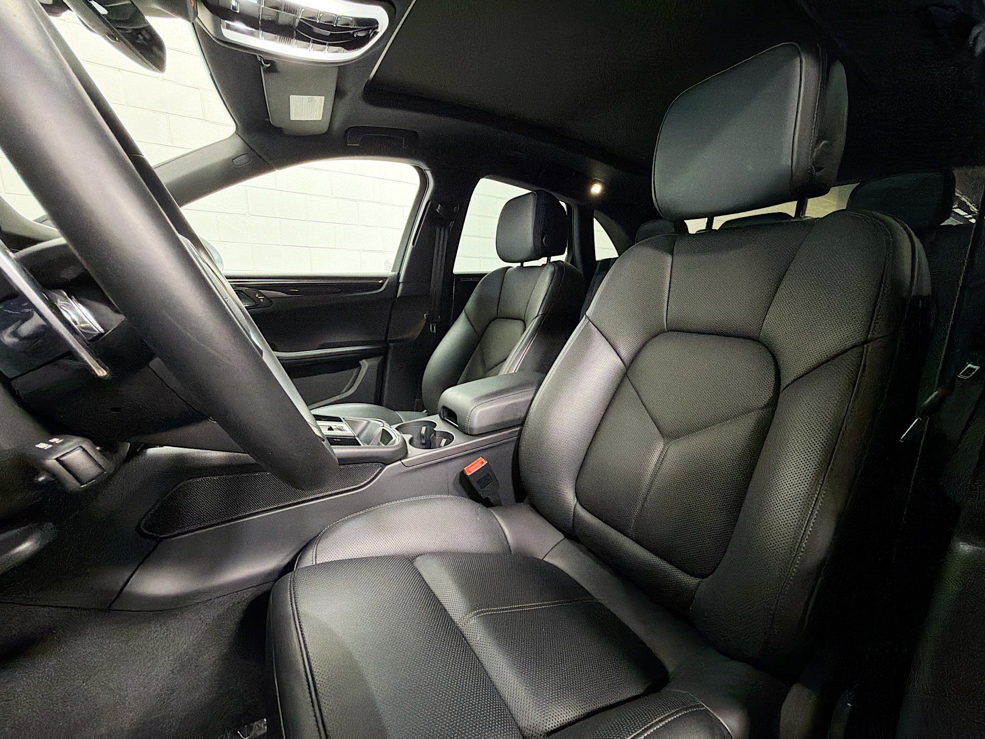 Certified 2026 Porsche Macan AWD/4WD image 5