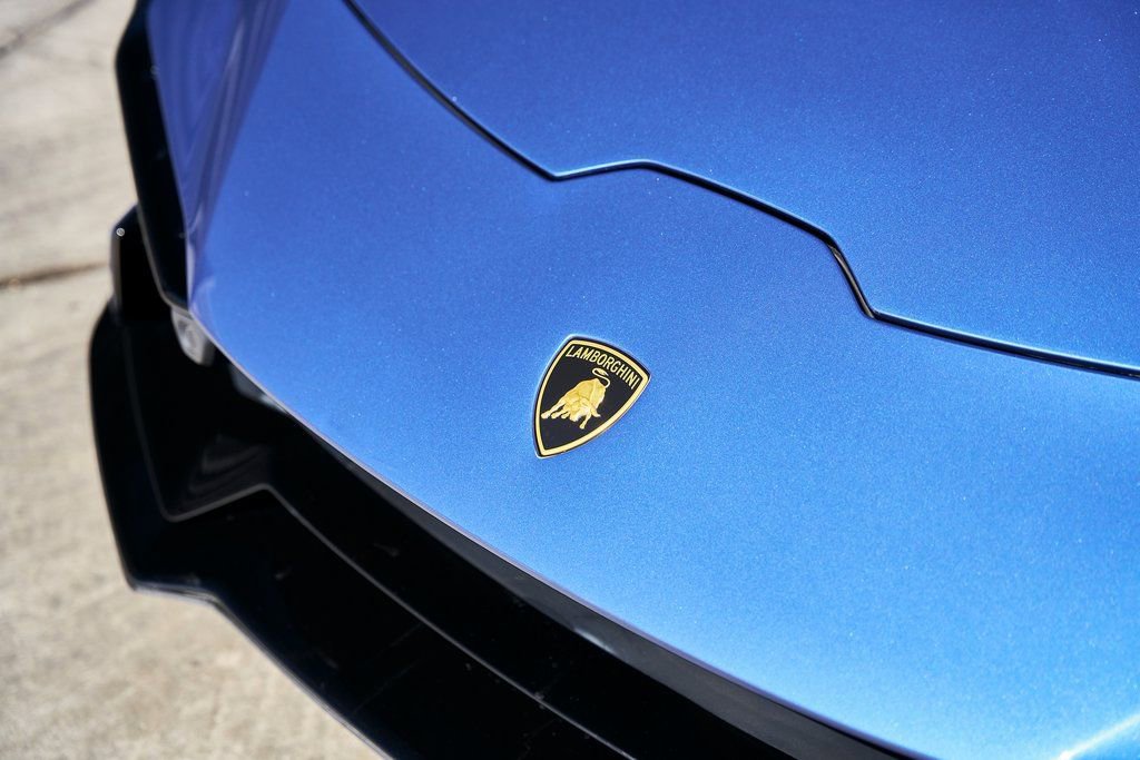 Used 2024 Lamborghini Huracan Tecnica image 7