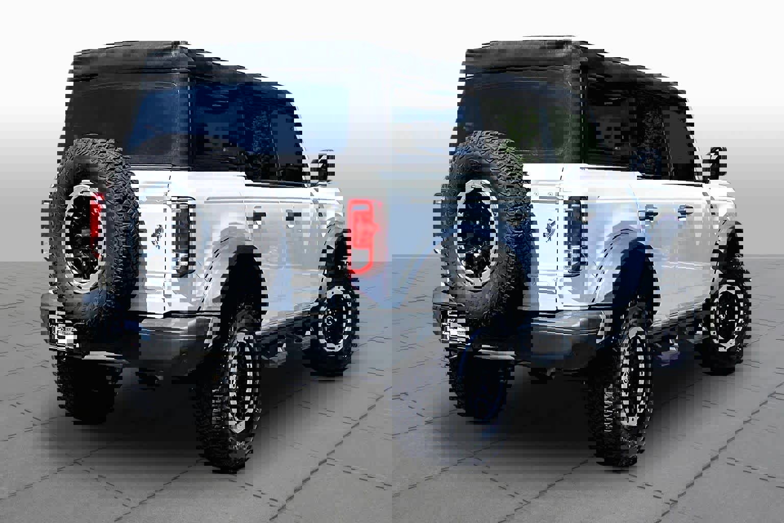 Used 2023 Ford Bronco Black Diamond w/ Sasquatch Package image 12