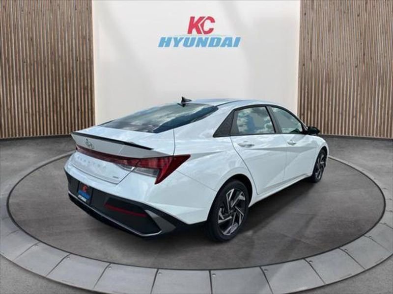 New 2025 Hyundai Elantra SEL image 5