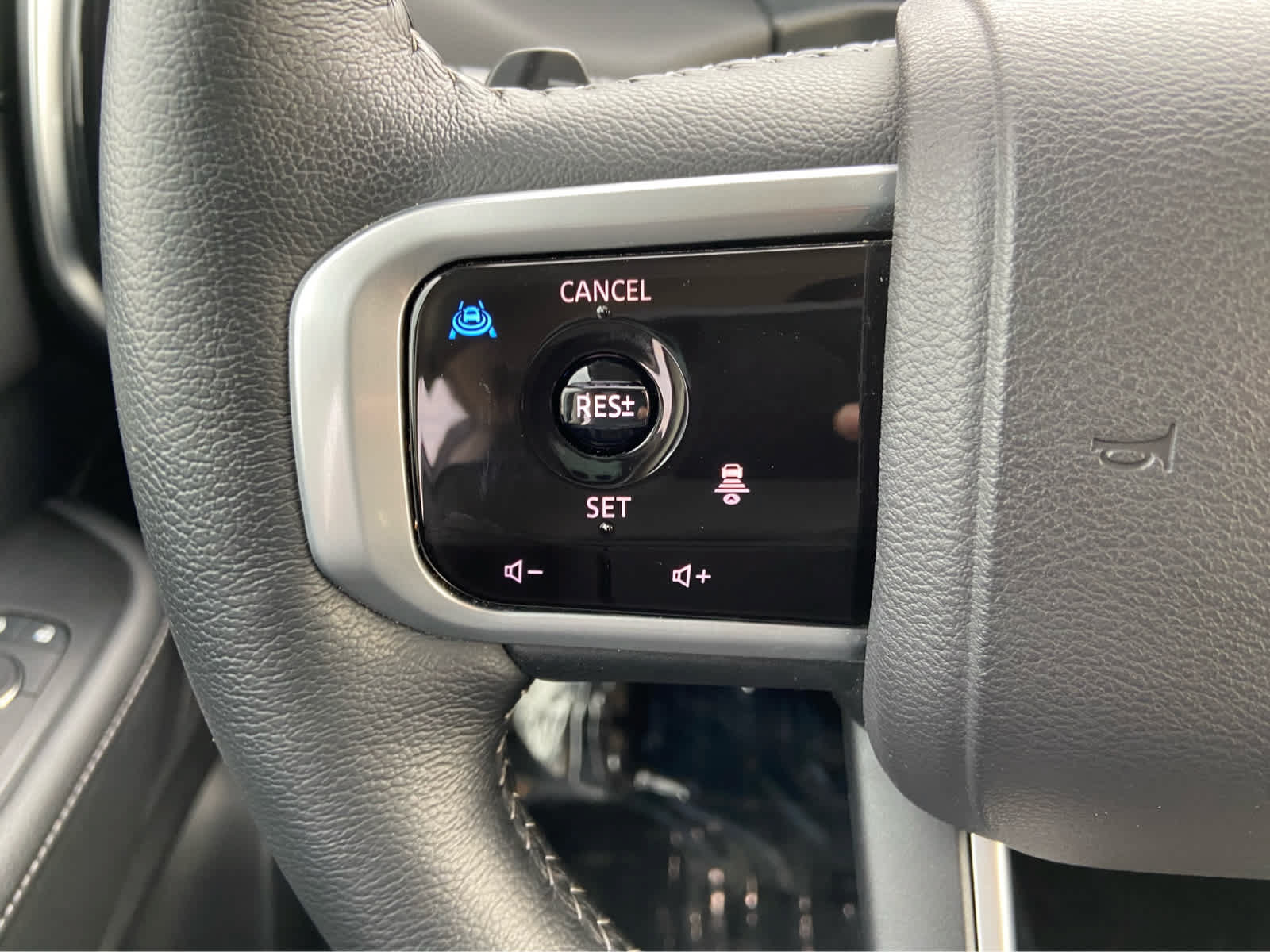 Used 2025 Nissan Armada SV AWD/4WD image 23