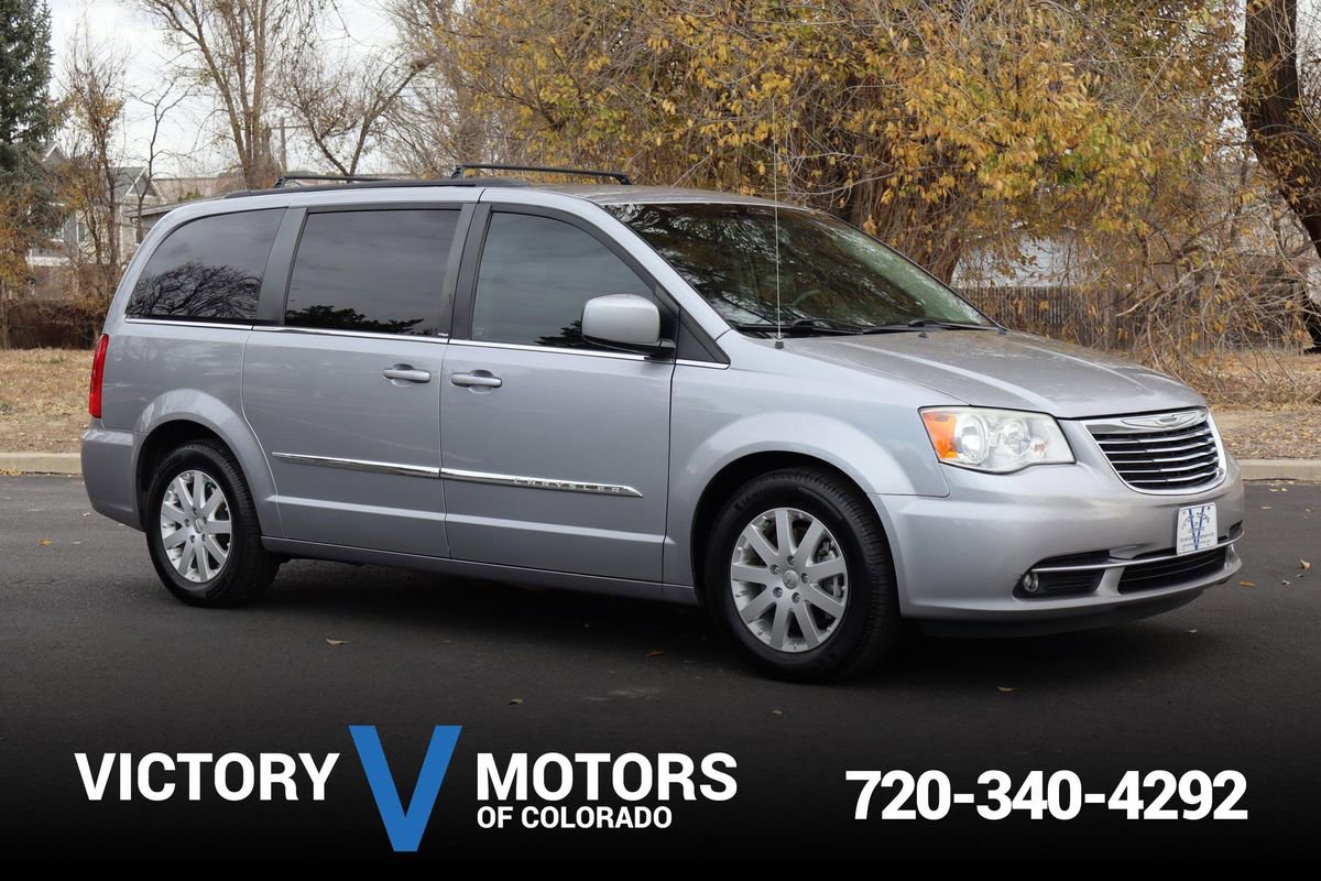 Used 2013 Chrysler Town & Country Touring image 1