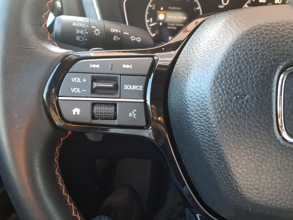 Used 2025 Honda Pilot Sport image 19
