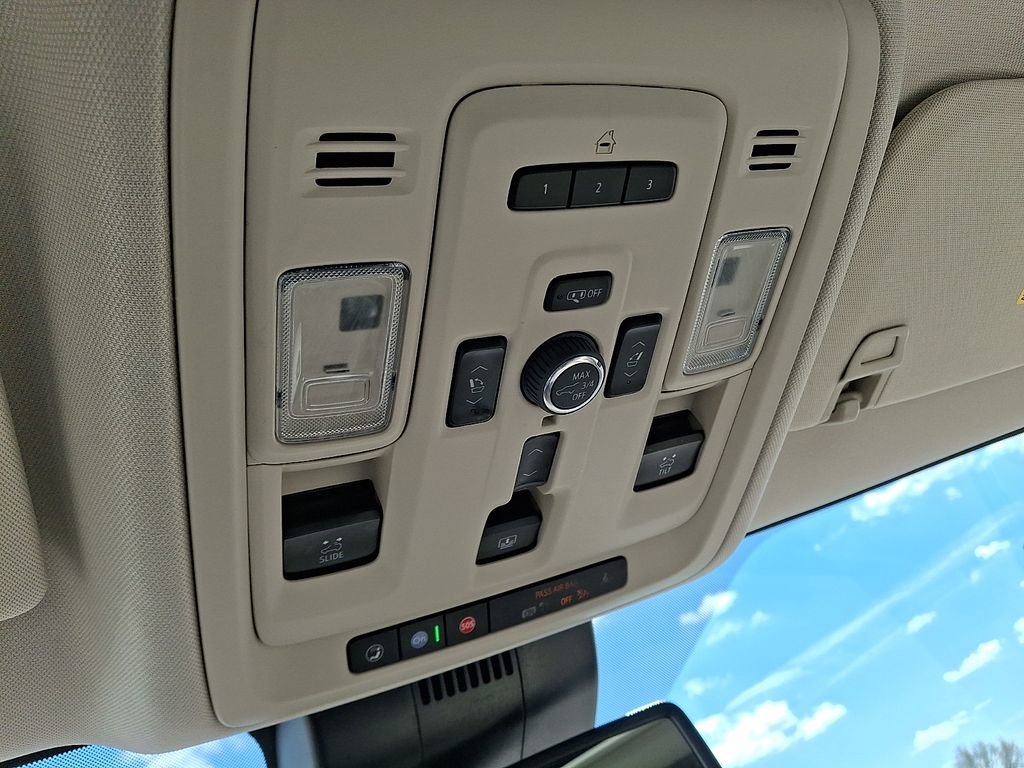 Used 2023 GMC Yukon XL Denali AWD/4WD image 26