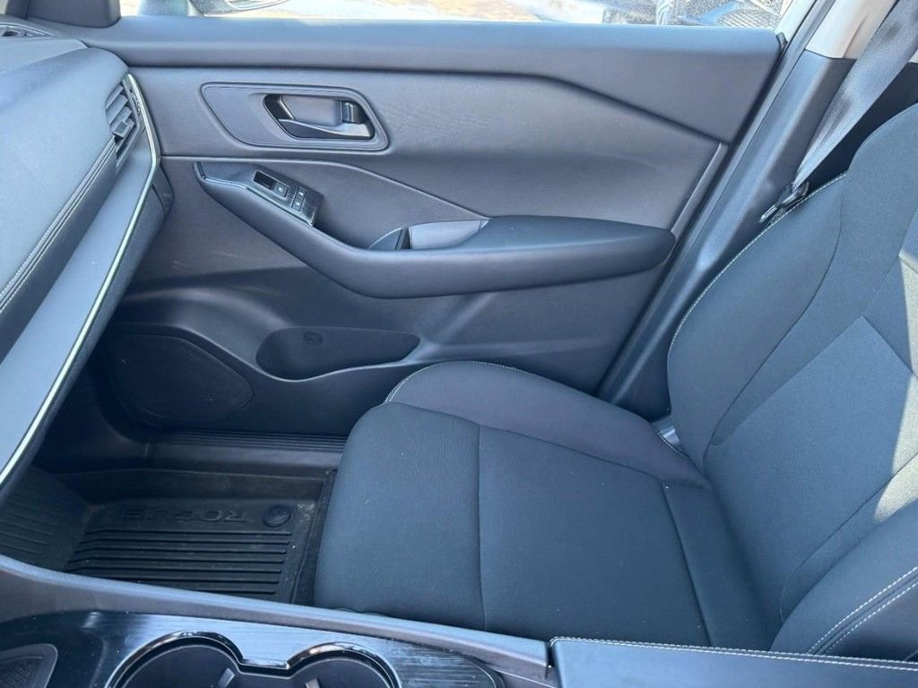 Used 2025 Nissan Rogue S image 13