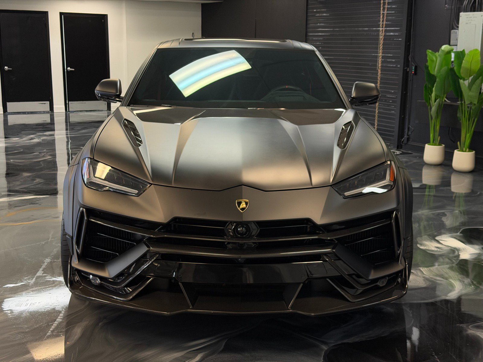 Used 2023 Lamborghini Urus Performante AWD/4WD image 2