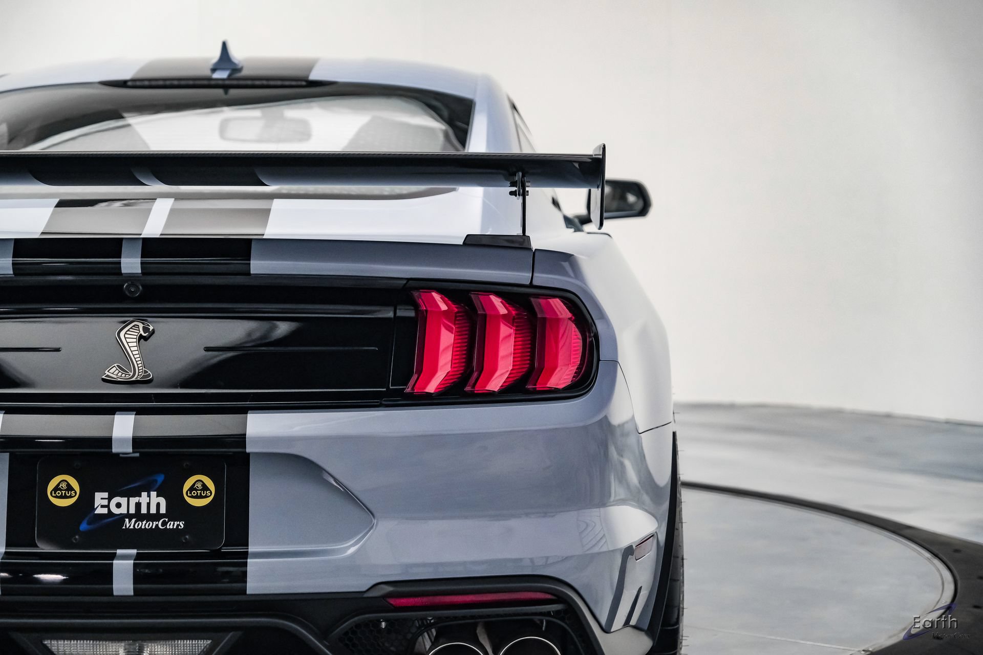 Used 2022 Ford Mustang Shelby GT500 w/ Carbon Fiber Track Pack RWD image 13