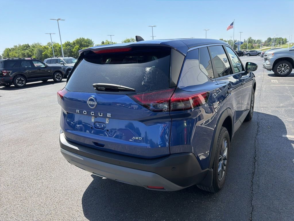 Used 2023 Nissan Rogue S AWD/4WD image 4