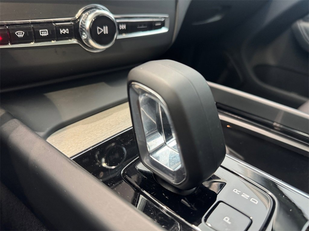 Certified 2025 Volvo XC60 B5 Plus image 16