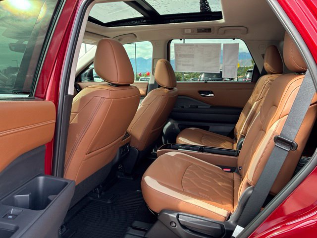 New 2026 Nissan Pathfinder Platinum AWD/4WD image 8