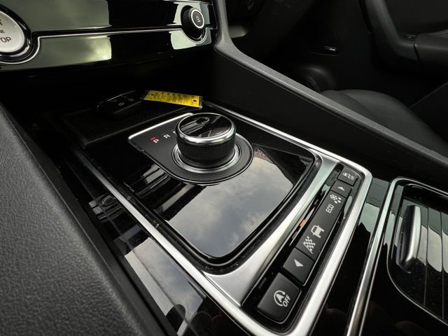 Used 2019 Jaguar F-PACE Premium image 17