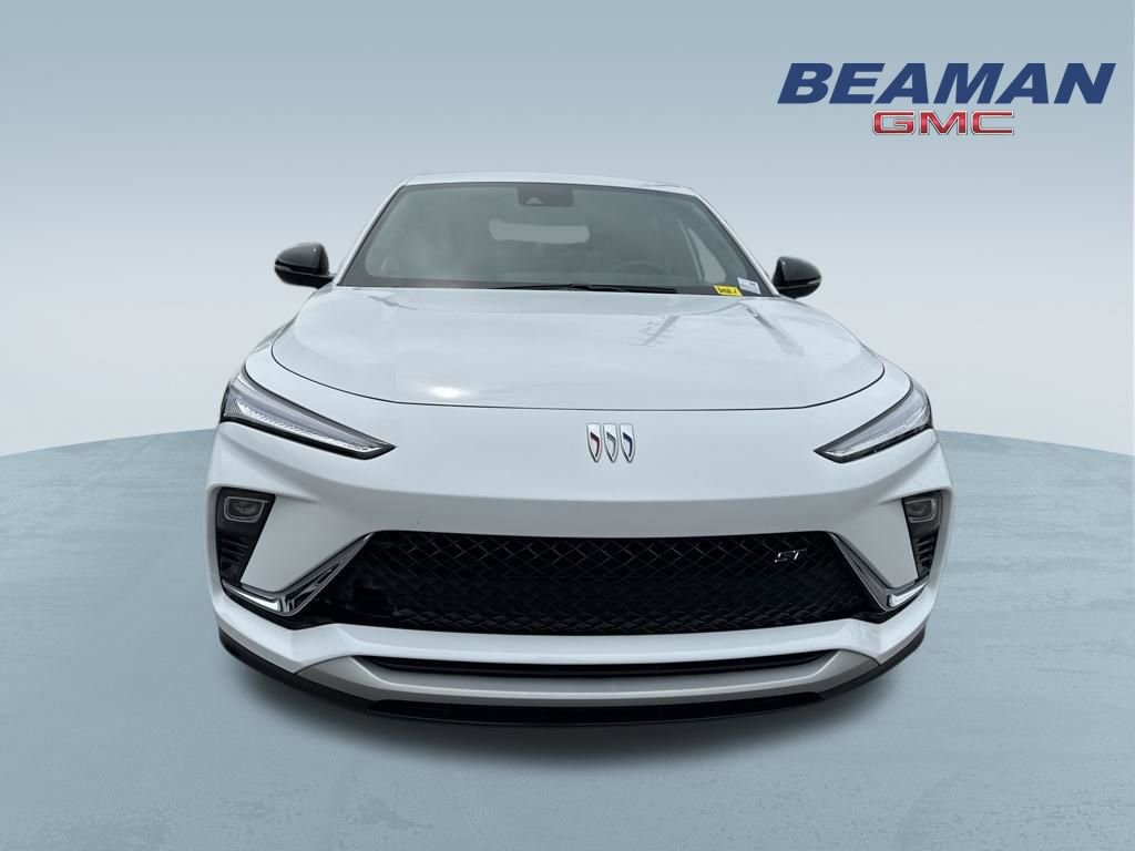 Used 2025 Buick Envista Sport Touring FWD image 2