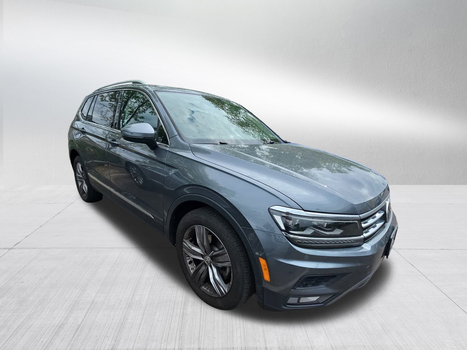 Used 2019 Volkswagen Tiguan SEL Premium w/ 3rd Row Seat Package AWD/4WD image 3