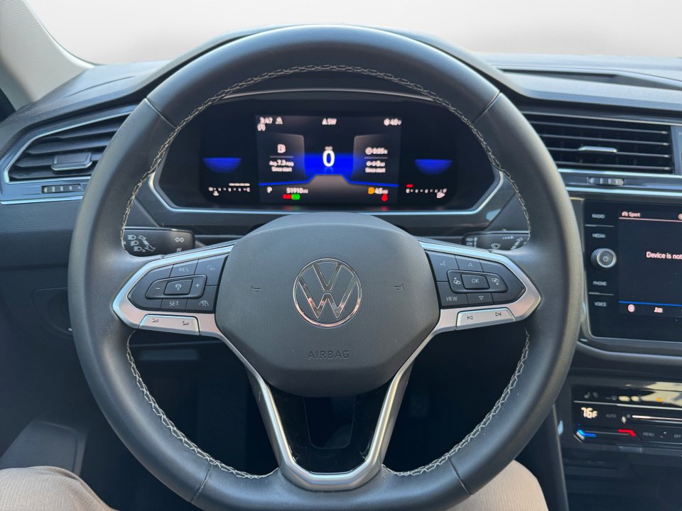 Used 2022 Volkswagen Tiguan SE image 12