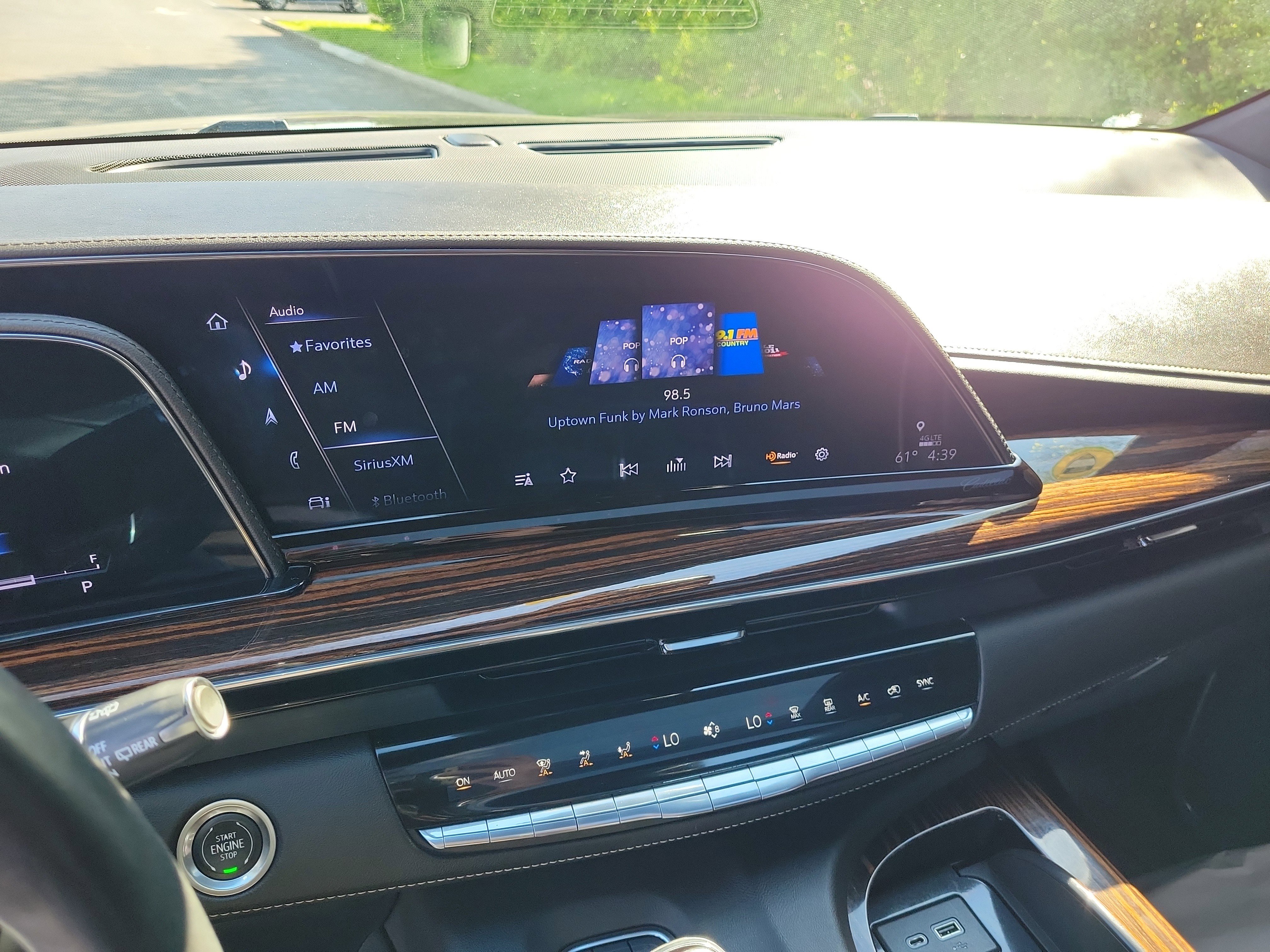 Used 2022 Cadillac Escalade Premium Luxury image 30