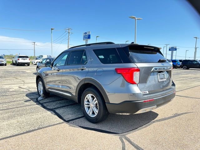 Used 2023 Ford Explorer XLT w/ Equipment Group 202A image 4