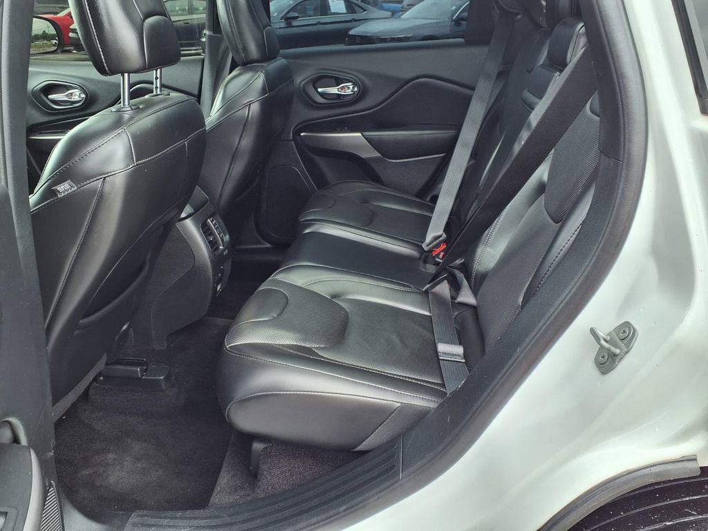 Used 2019 Jeep Cherokee Limited w/ Luxury Group image 24