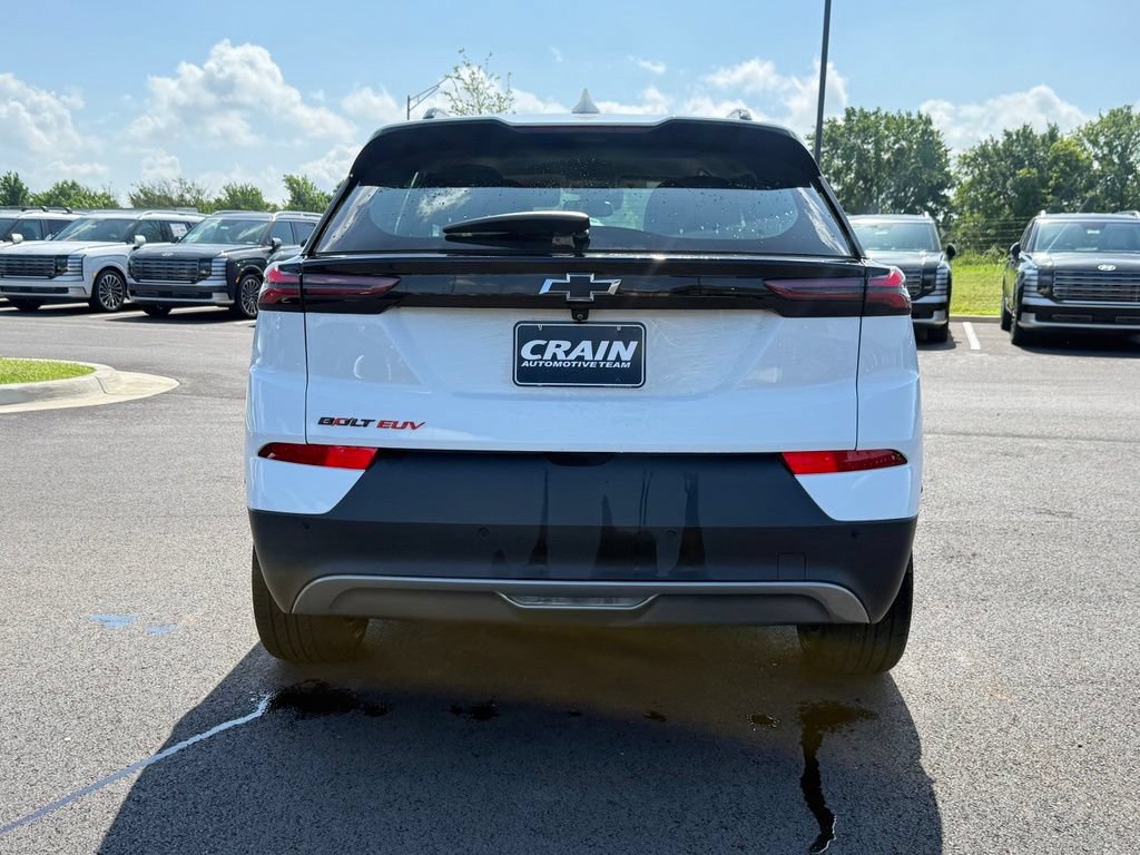 Used 2023 Chevrolet Bolt EUV LT w/ Convenience Package FWD image 6