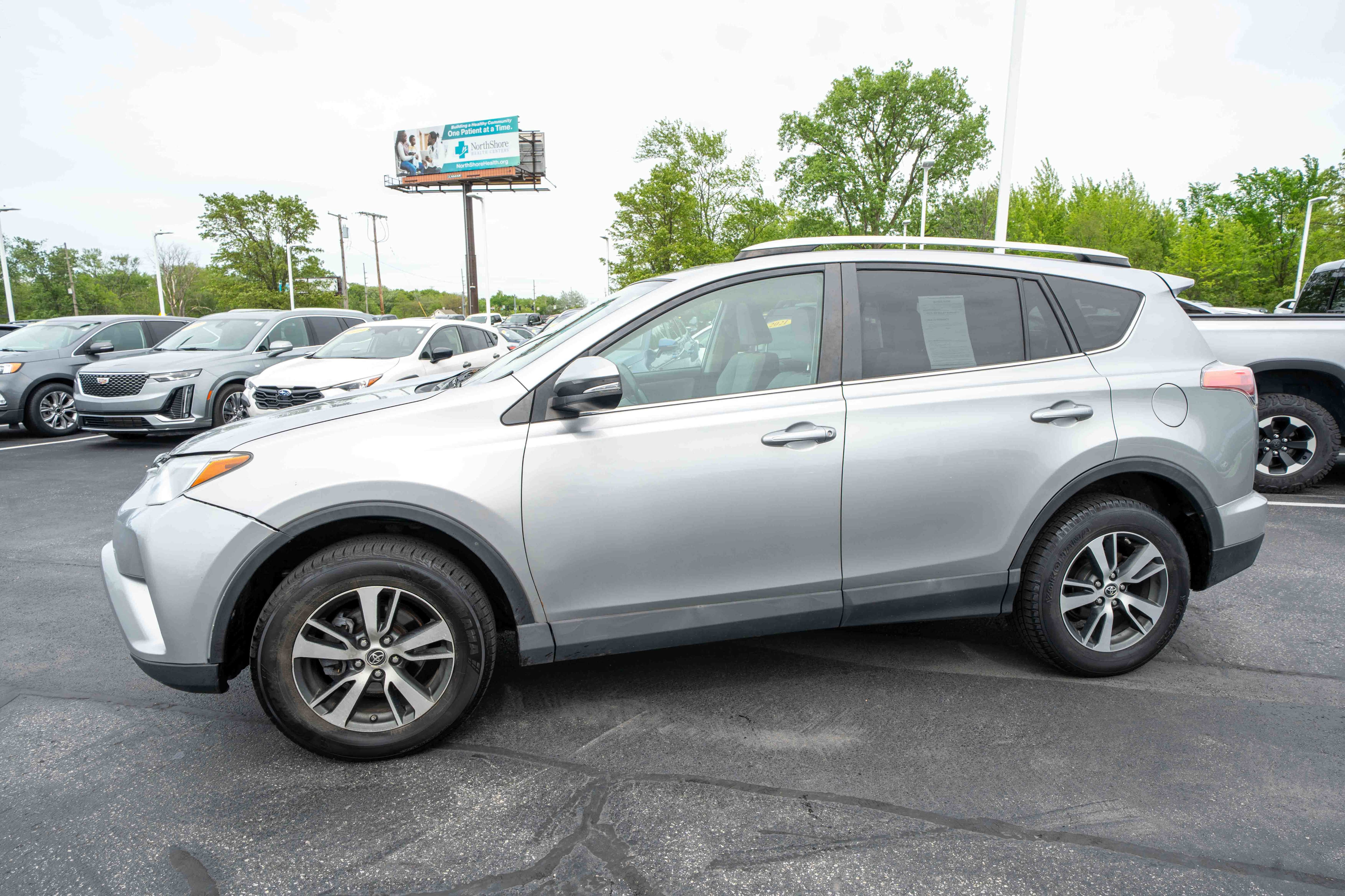 Used 2016 Toyota RAV4 XLE AWD/4WD image 3