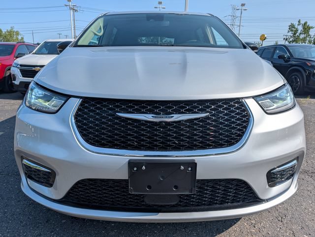 Used 2024 Chrysler Pacifica Touring-L FWD image 13