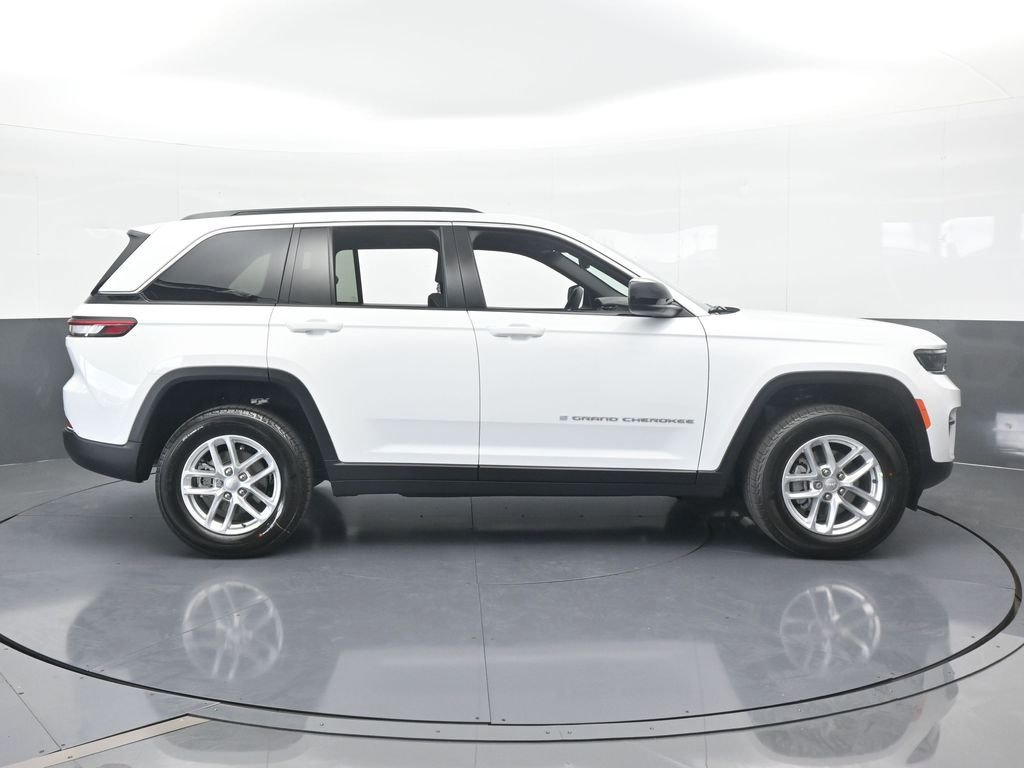 New 2025 Jeep Grand Cherokee Laredo RWD image 7