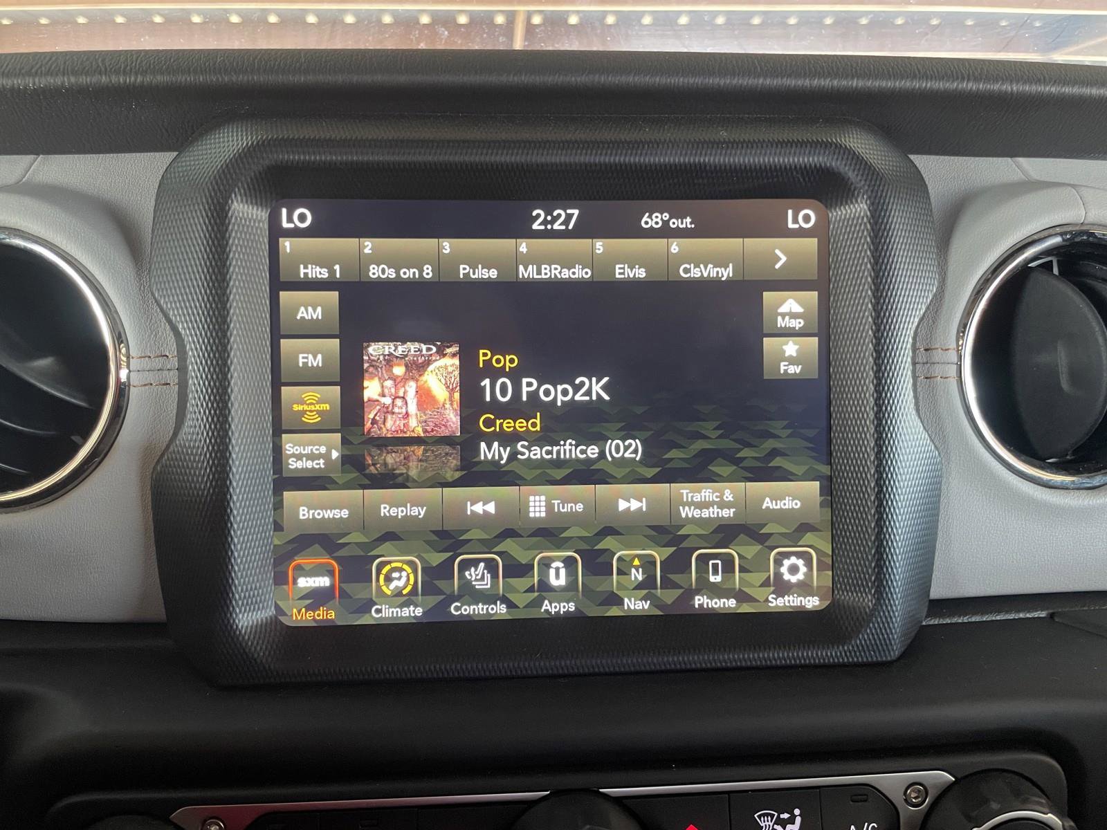 Used 2023 Jeep Gladiator Overland image 12