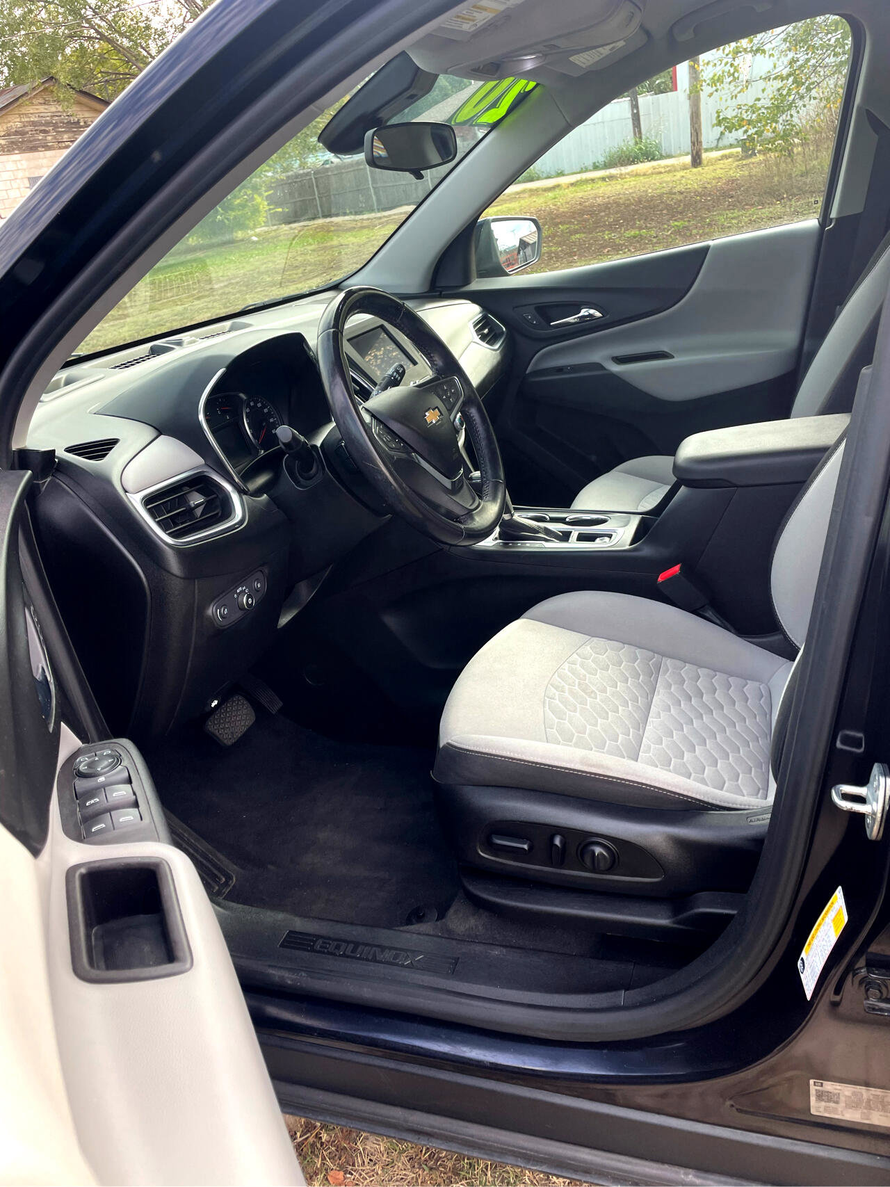 Used 2020 Chevrolet Equinox LT w/ Driver Convenience Package image 5