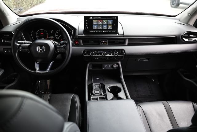 Certified 2025 Honda Pilot Touring image 28