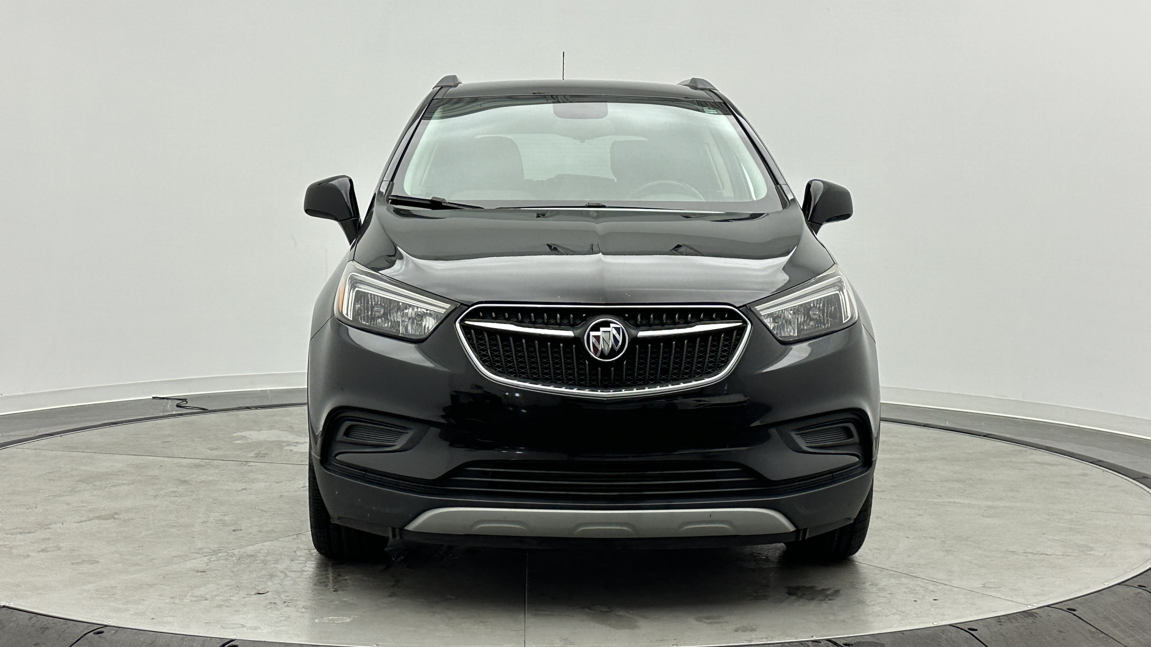 Used 2021 Buick Encore Preferred w/ Safety Package FWD image 2