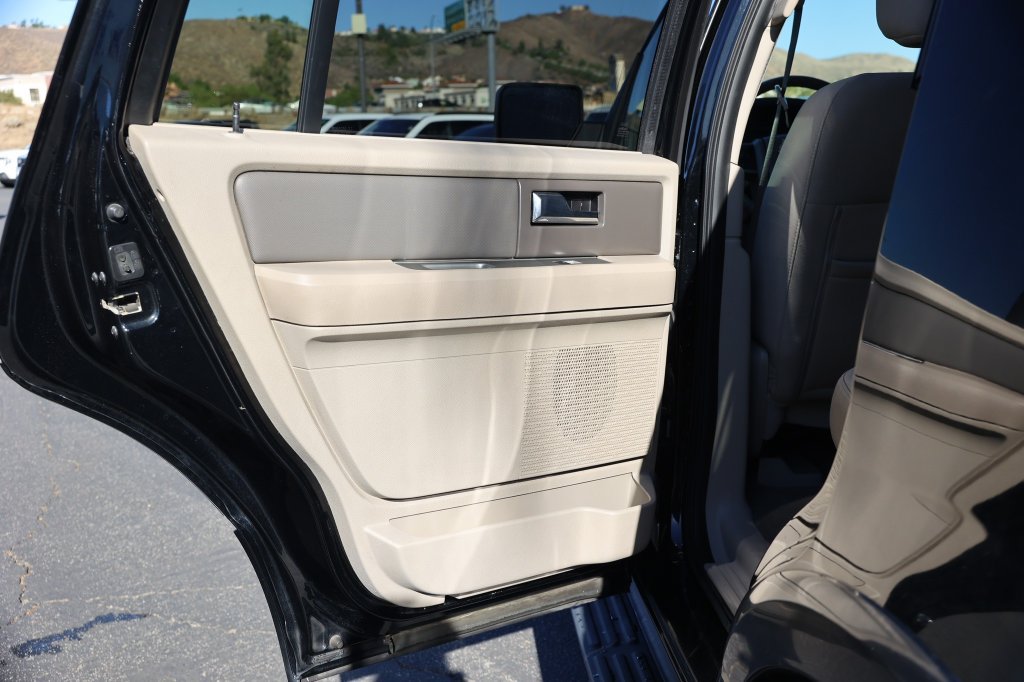 Used 2011 Ford Expedition XLT w/ HD Trailer Tow Pkg RWD image 36