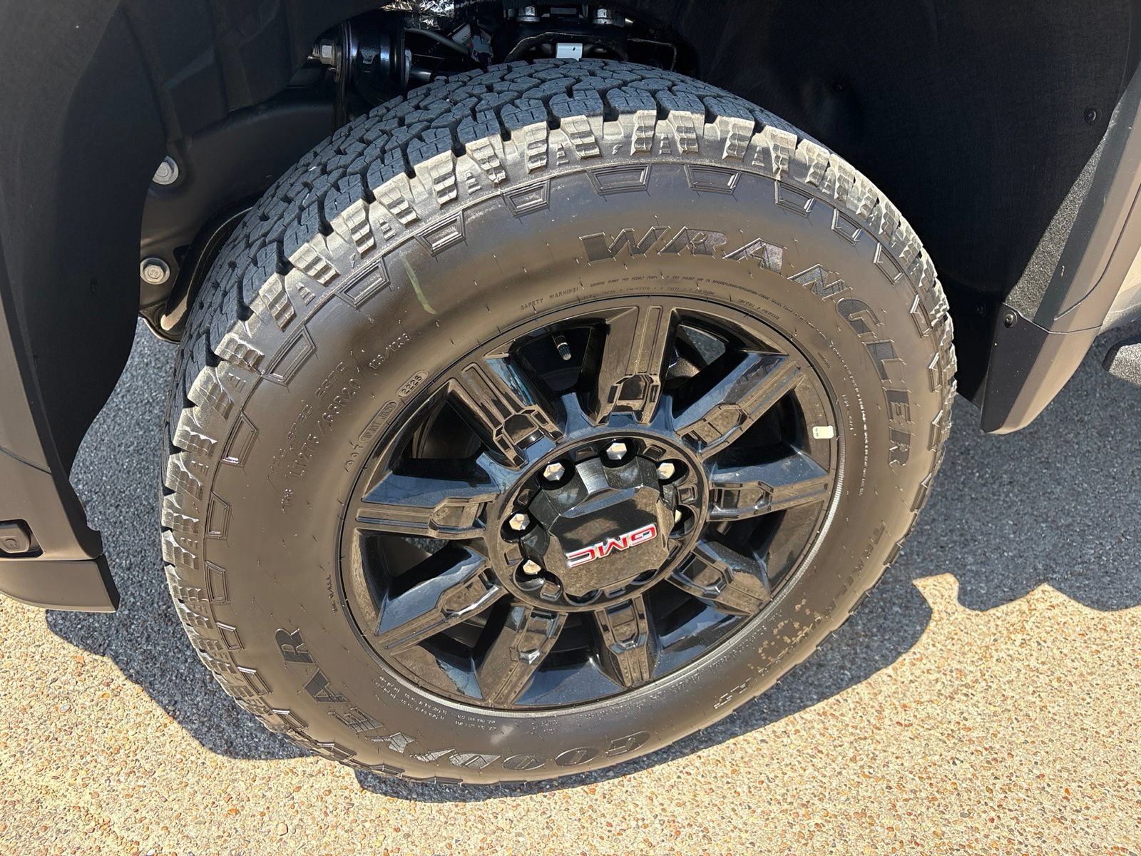 New 2026 GMC Sierra 2500 AT4 w/ AT4 Premium Plus Package AWD/4WD image 38