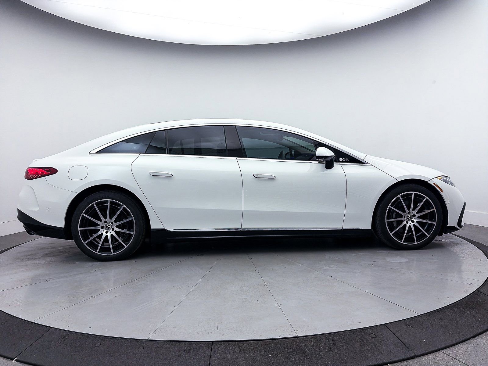 Used 2022 Mercedes-Benz EQS 580 4MATIC Sedan image 41