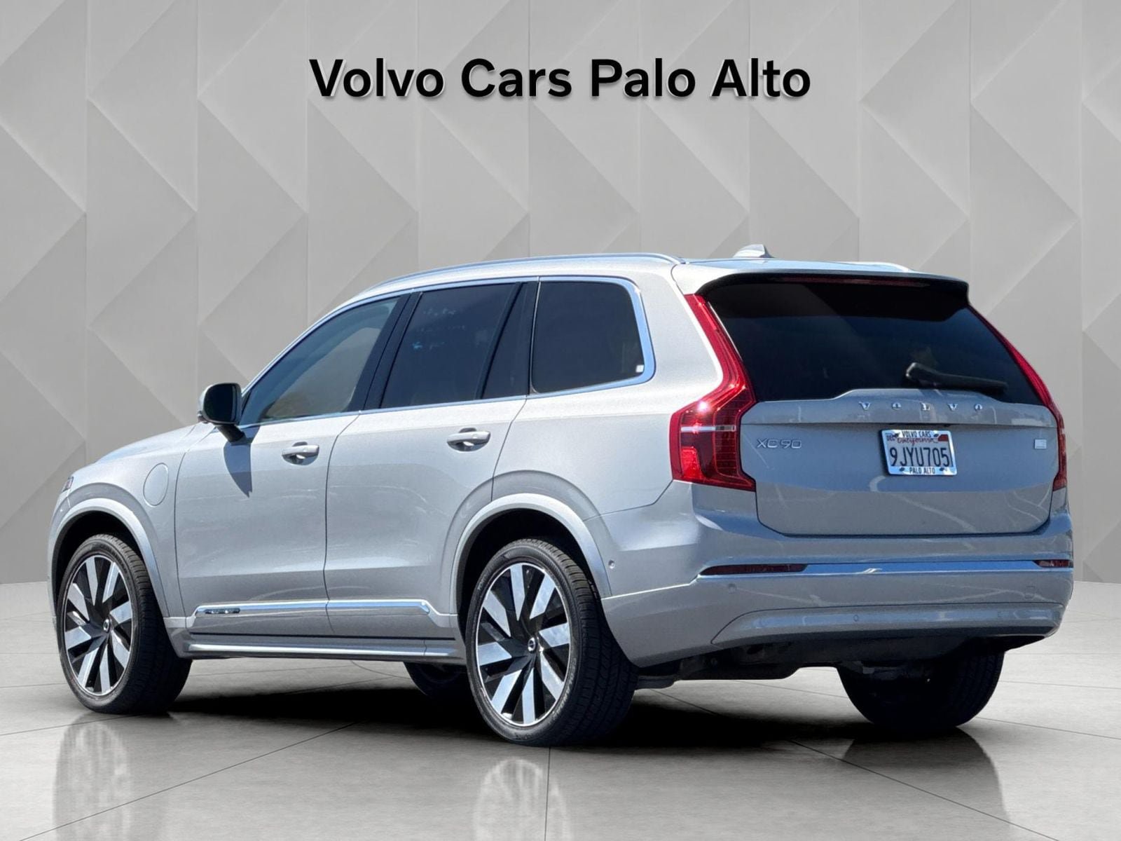 Certified 2023 Volvo XC90 T8 Ultimate AWD/4WD image 9