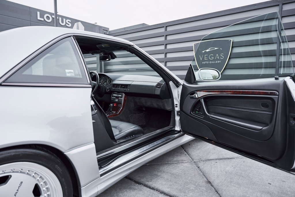 Used 2002 Mercedes-Benz SL 500 w/ SL2 Option Pkg image 22