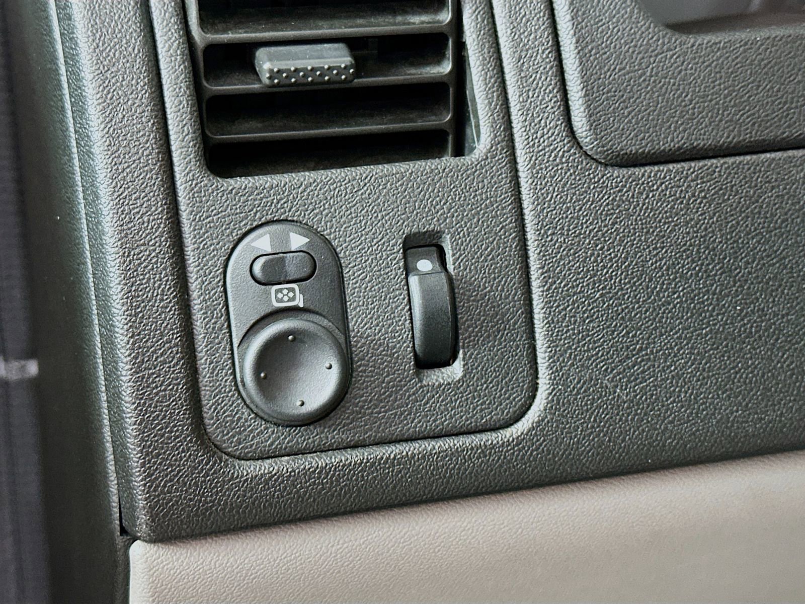 Used 2006 Chevrolet Equinox LT w/ LT Preferred Equipment Group AWD/4WD image 11