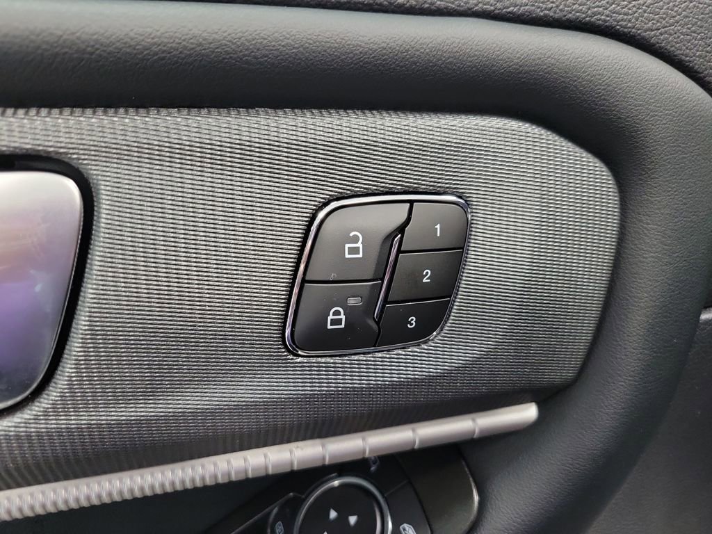 Used 2025 Ford Explorer ST image 37