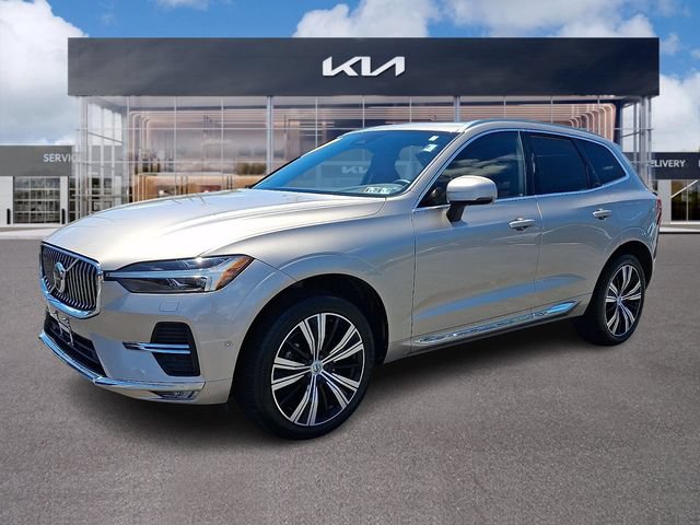 Used 2023 Volvo XC60 B5 Plus AWD/4WD image 3