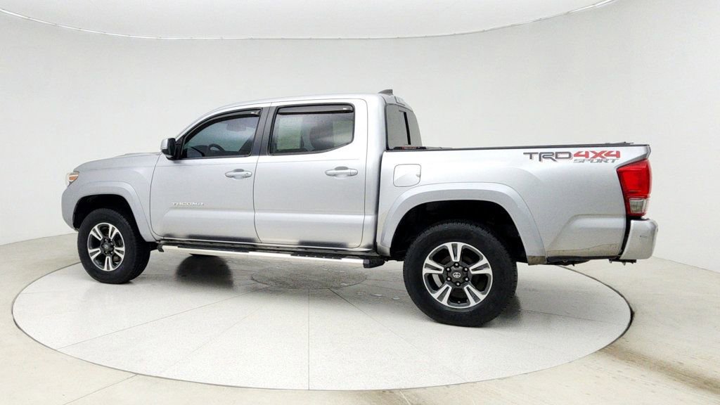 Used 2017 Toyota Tacoma TRD Sport image 7