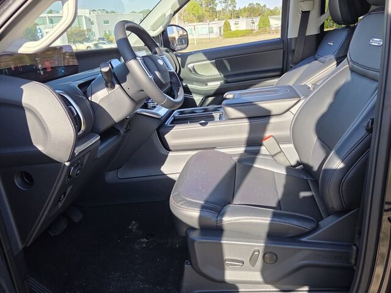 New 2026 Ford Expedition Platinum w/ Driver's Package image 5