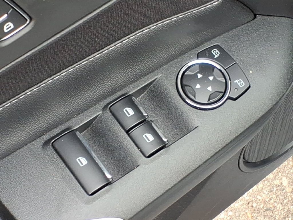 Used 2022 Ford Mustang Convertible RWD image 14