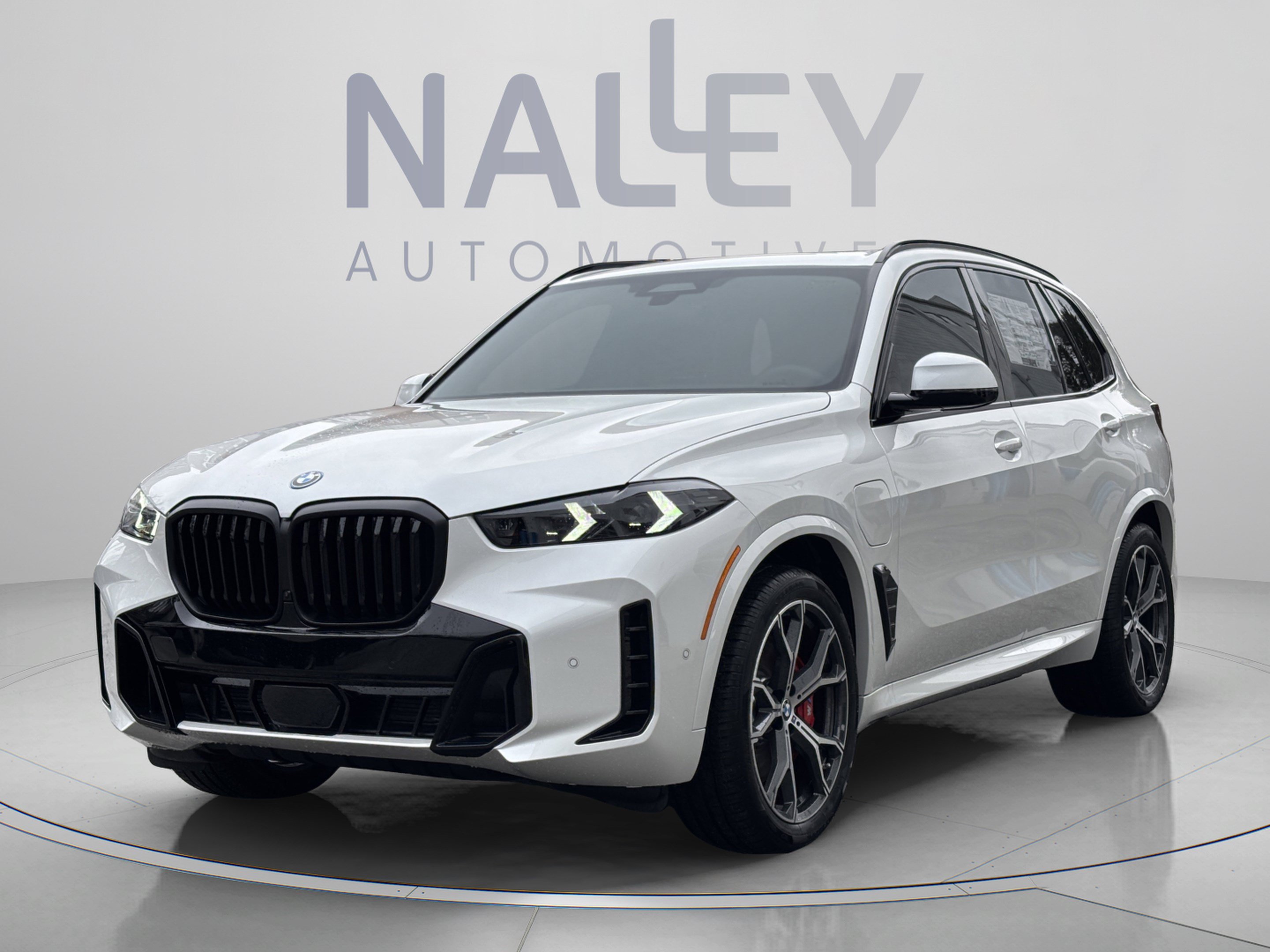 Used 2026 BMW X5 xDrive50e w/ M Sport Package AWD/4WD image 1