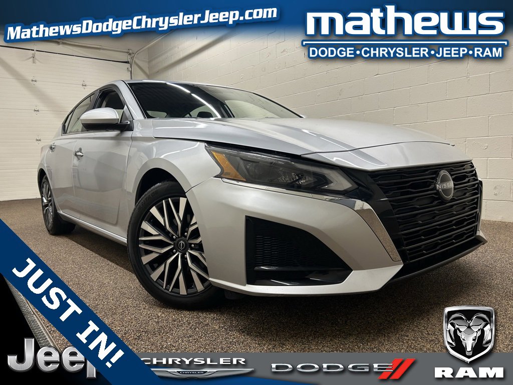 Used 2023 Nissan Altima 2.5 SV image 1