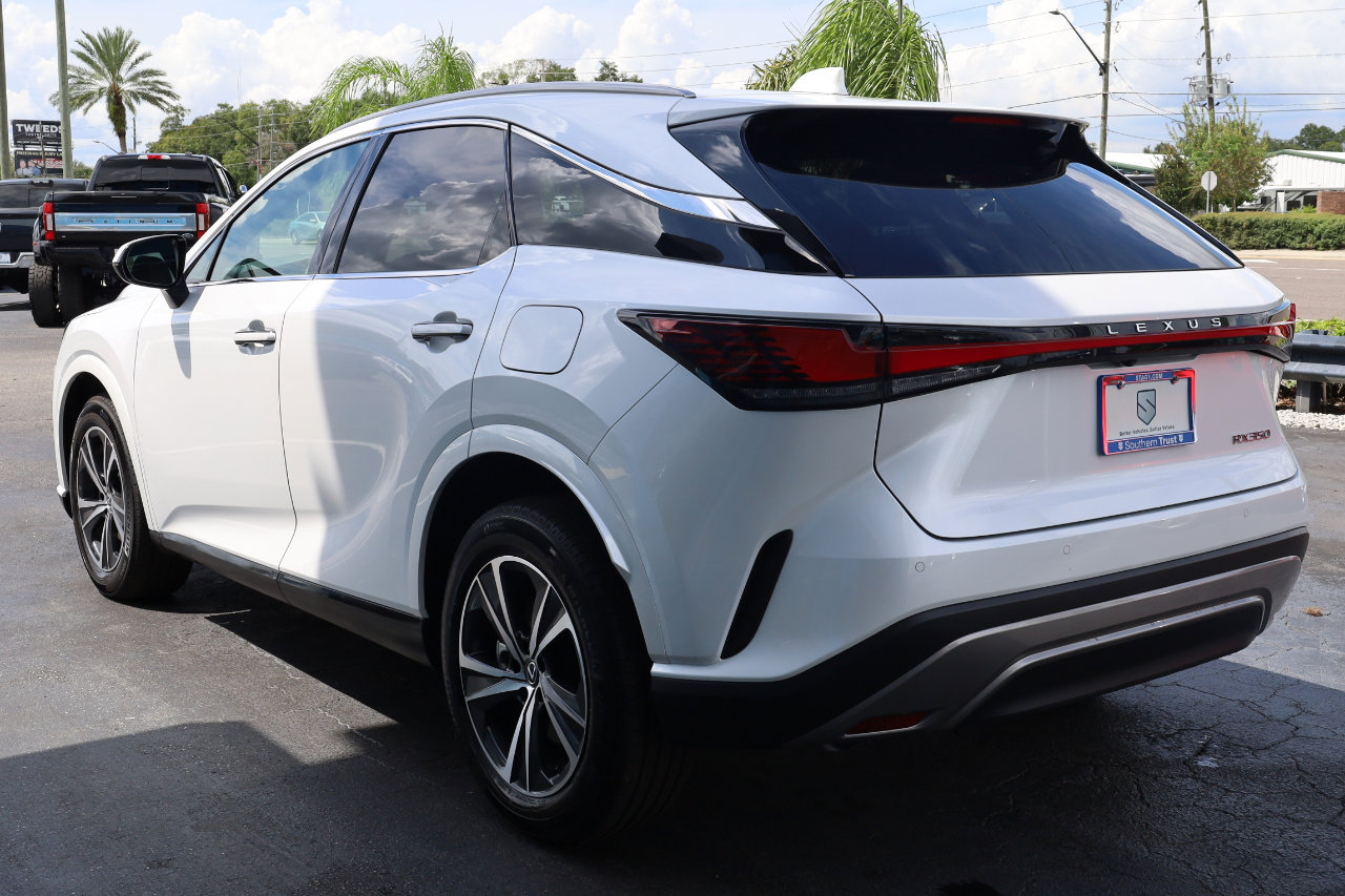 Used 2024 Lexus RX 350 FWD image 3