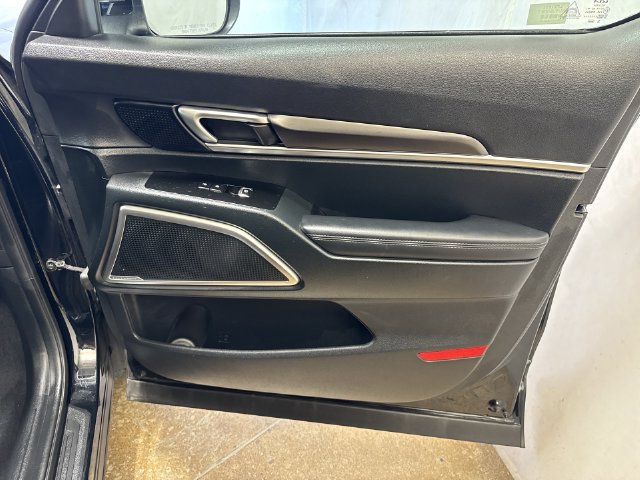 Used 2025 Kia Telluride S FWD image 30