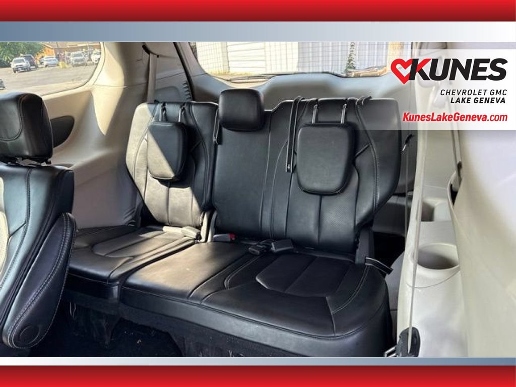Used 2023 Chrysler Pacifica Touring-L FWD image 15