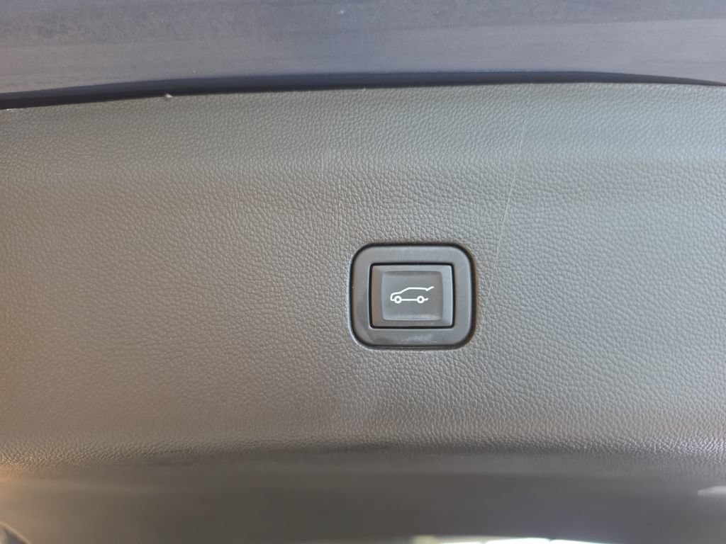 Used 2022 Buick Enclave Avenir FWD image 43