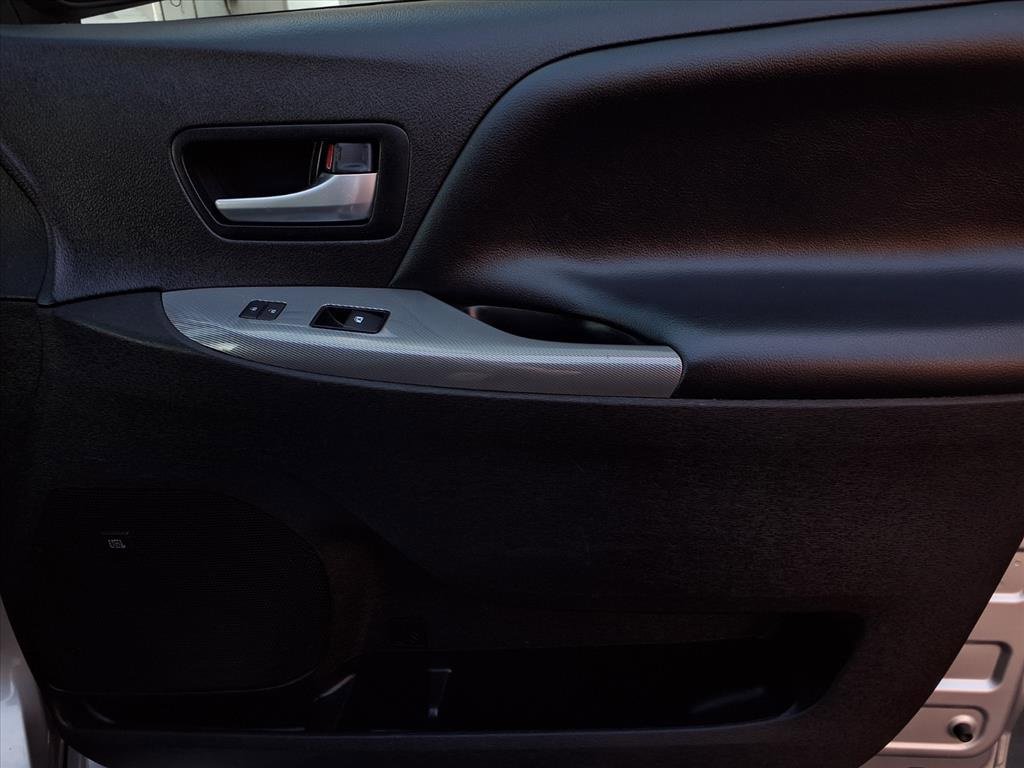 Certified 2019 Toyota Sienna SE Premium image 23